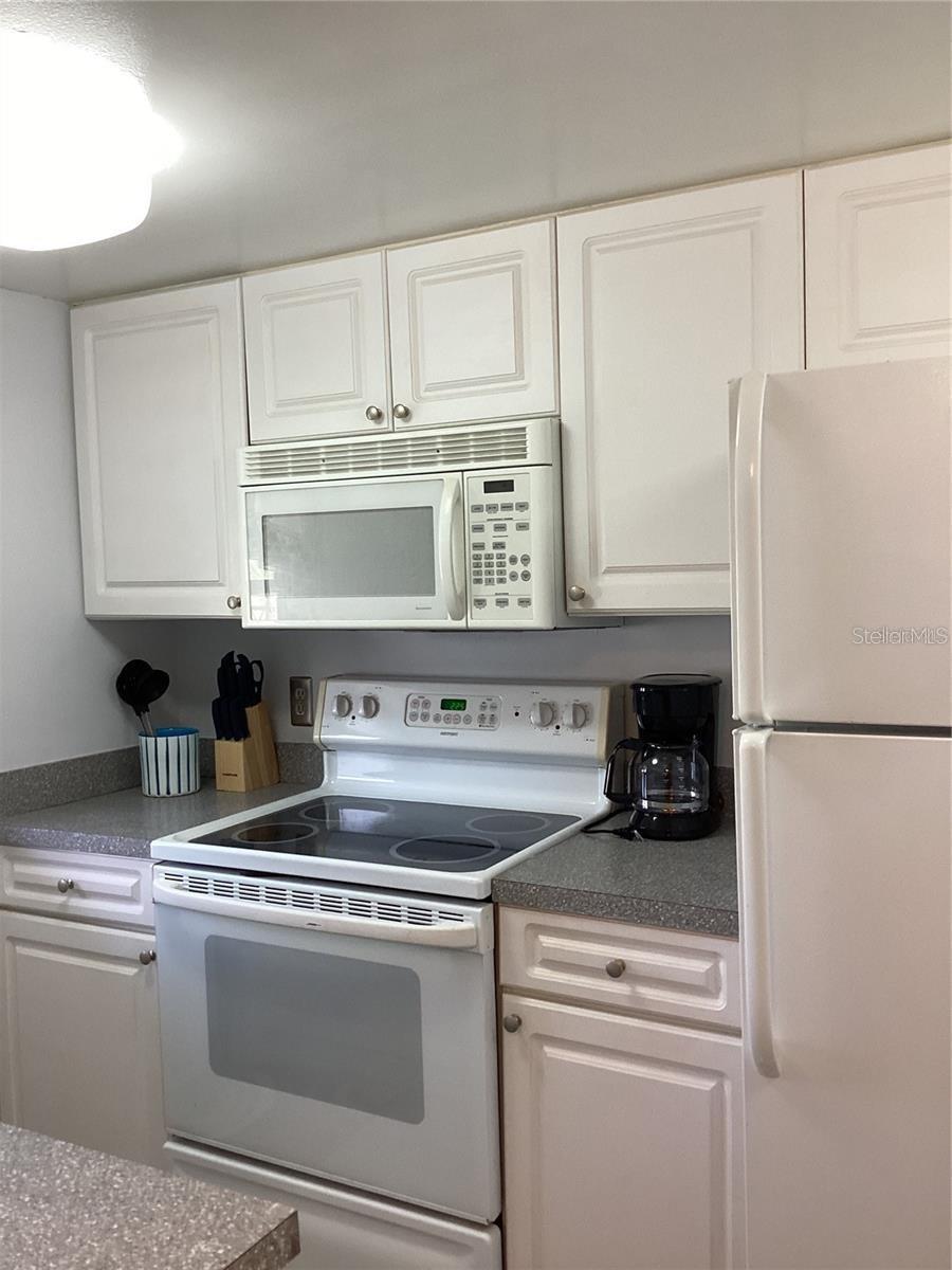 Image 18 of 20 For 7701 Starkey Road 704