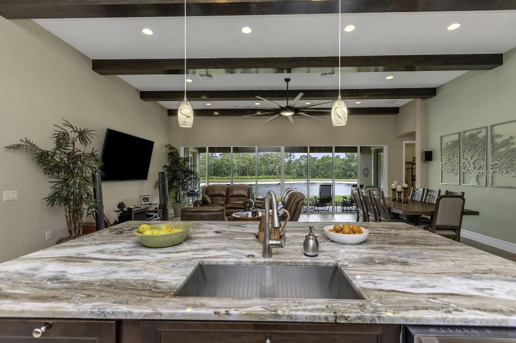 Listing photo id 8 for 4239 Woodland Retreat Boulevard