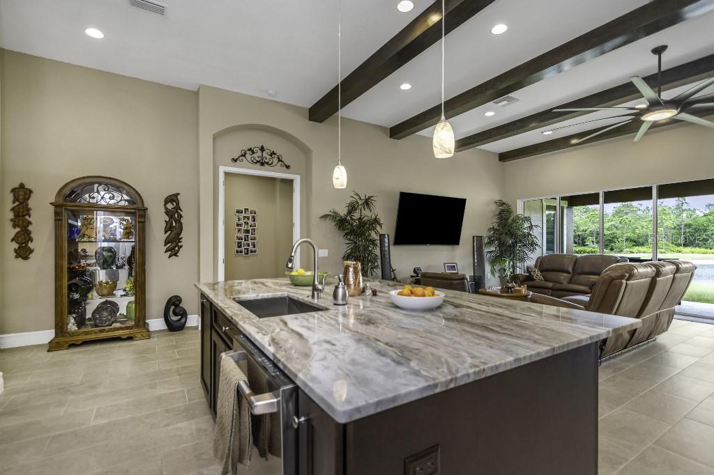 Listing photo id 11 for 4239 Woodland Retreat Boulevard