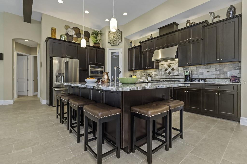 Listing photo id 12 for 4239 Woodland Retreat Boulevard