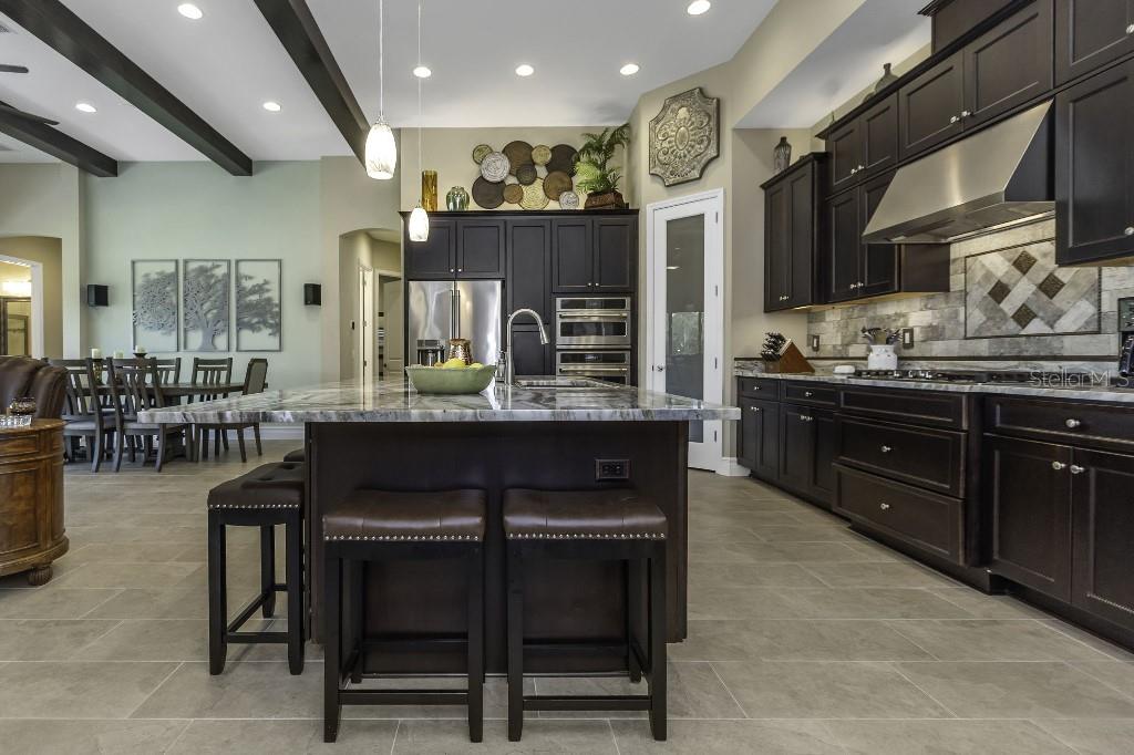 Listing photo id 13 for 4239 Woodland Retreat Boulevard