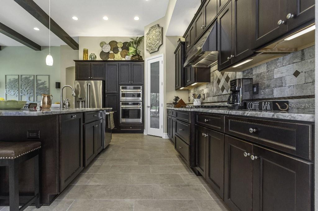 Listing photo id 14 for 4239 Woodland Retreat Boulevard