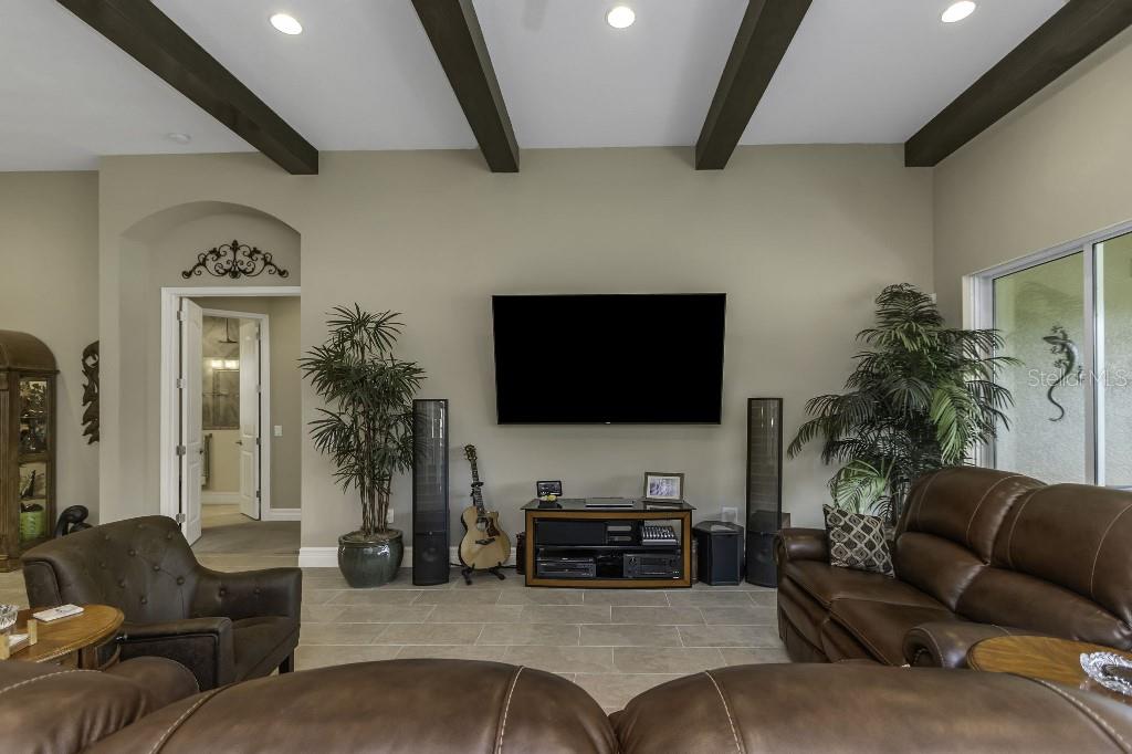 Listing photo id 18 for 4239 Woodland Retreat Boulevard