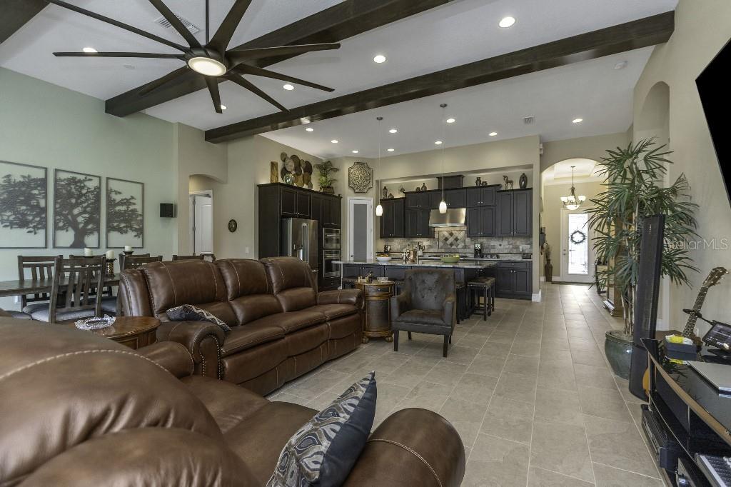 Listing photo id 19 for 4239 Woodland Retreat Boulevard