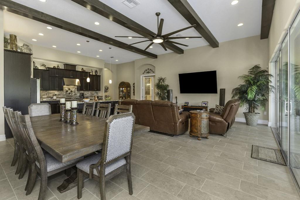 Listing photo id 20 for 4239 Woodland Retreat Boulevard
