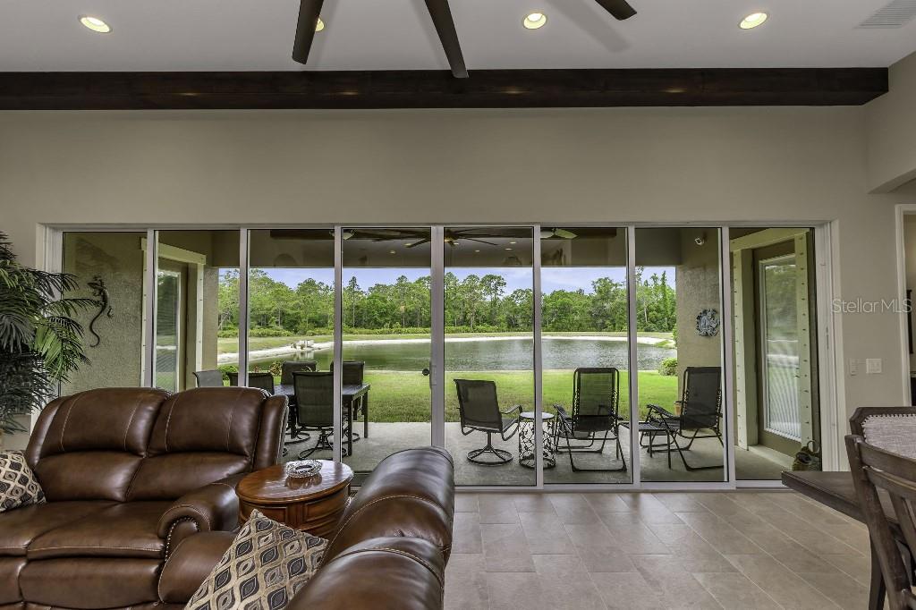 Listing photo id 22 for 4239 Woodland Retreat Boulevard