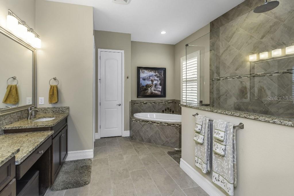 Listing photo id 33 for 4239 Woodland Retreat Boulevard