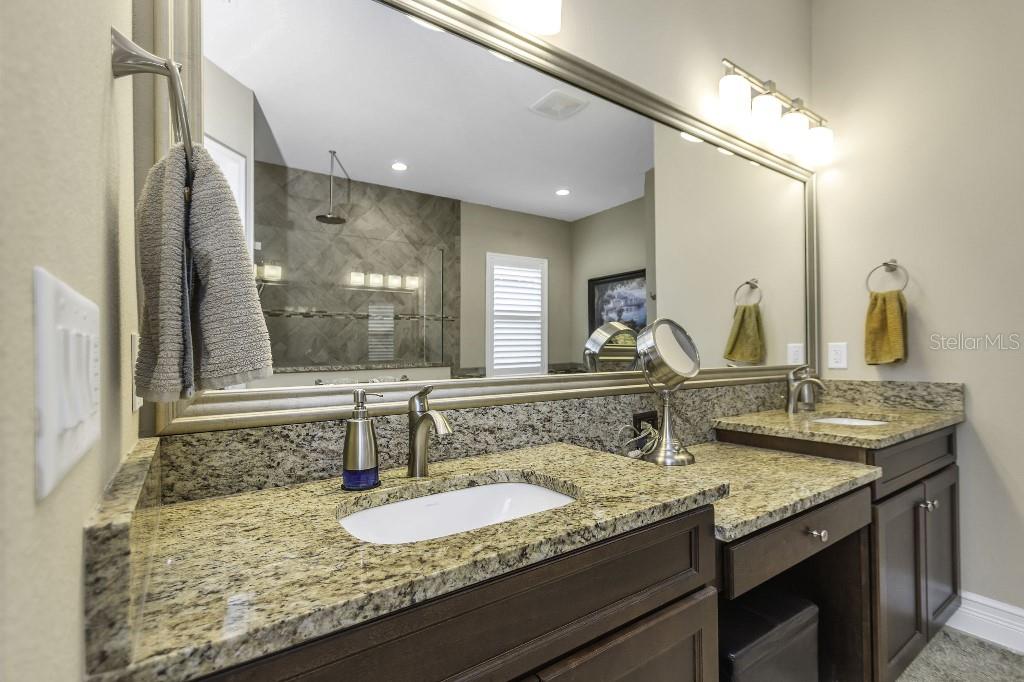 Listing photo id 34 for 4239 Woodland Retreat Boulevard