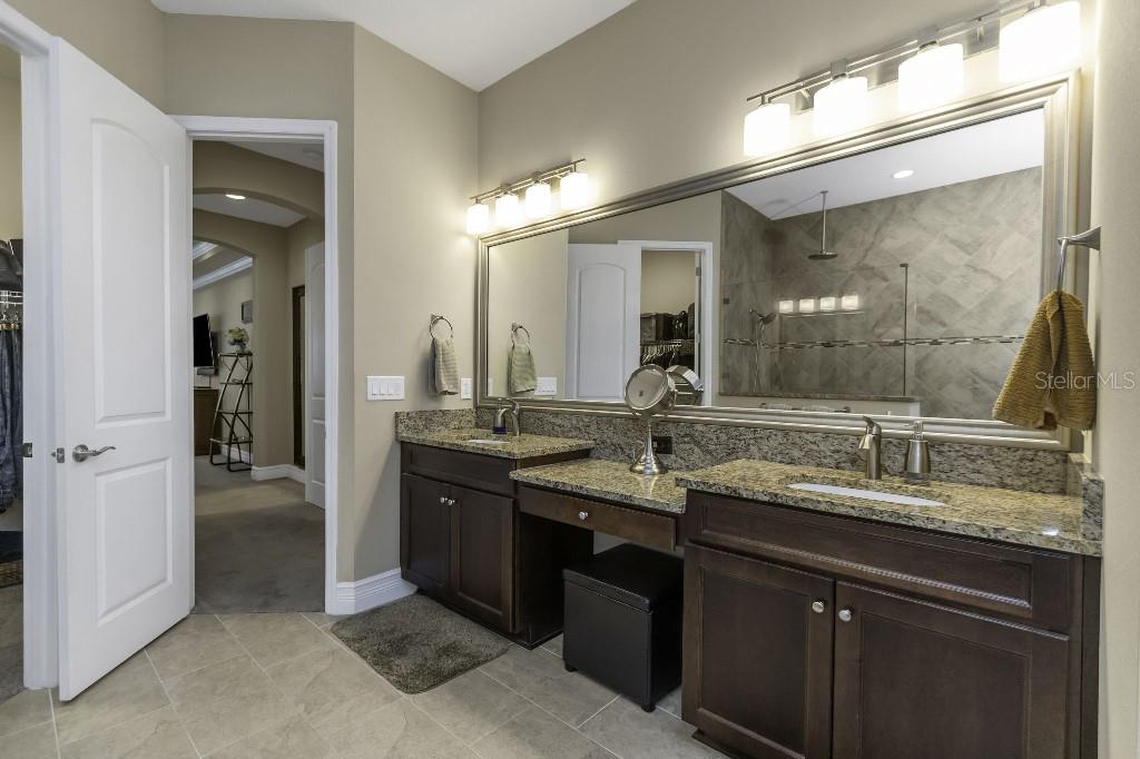Listing photo id 35 for 4239 Woodland Retreat Boulevard