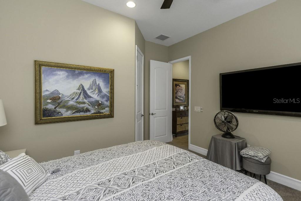 Listing photo id 42 for 4239 Woodland Retreat Boulevard