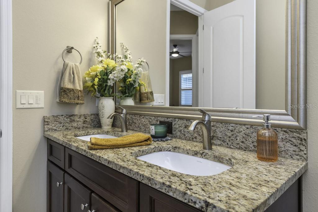Listing photo id 47 for 4239 Woodland Retreat Boulevard