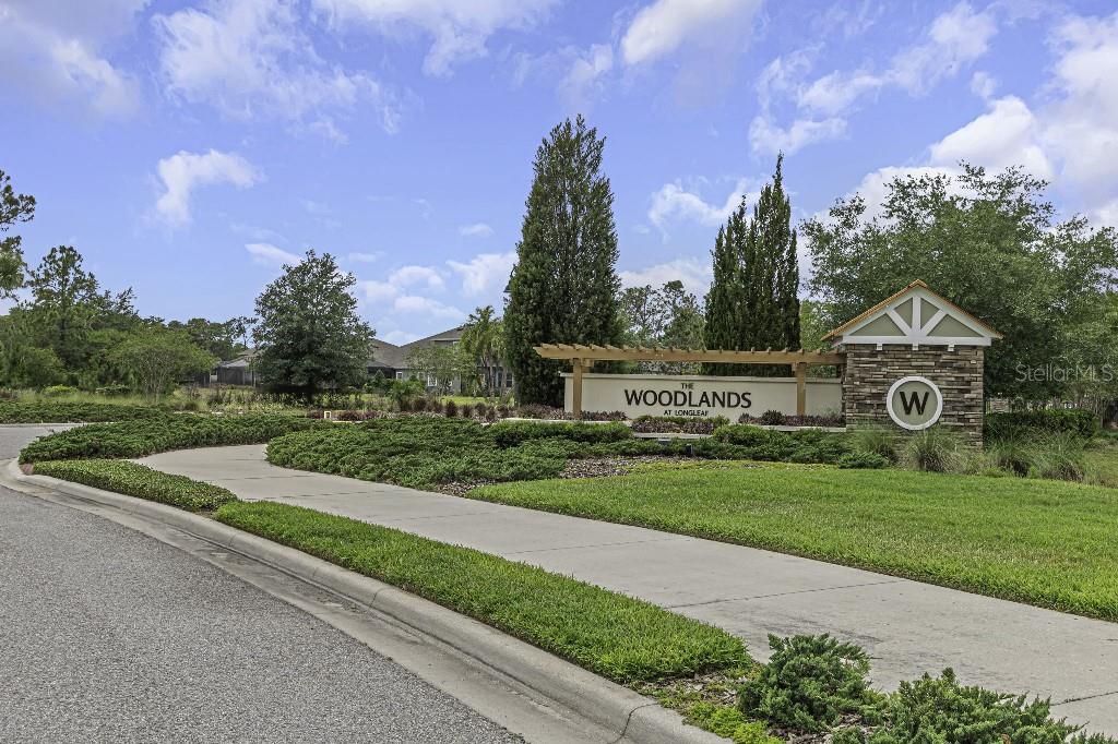 Listing photo id 82 for 4239 Woodland Retreat Boulevard