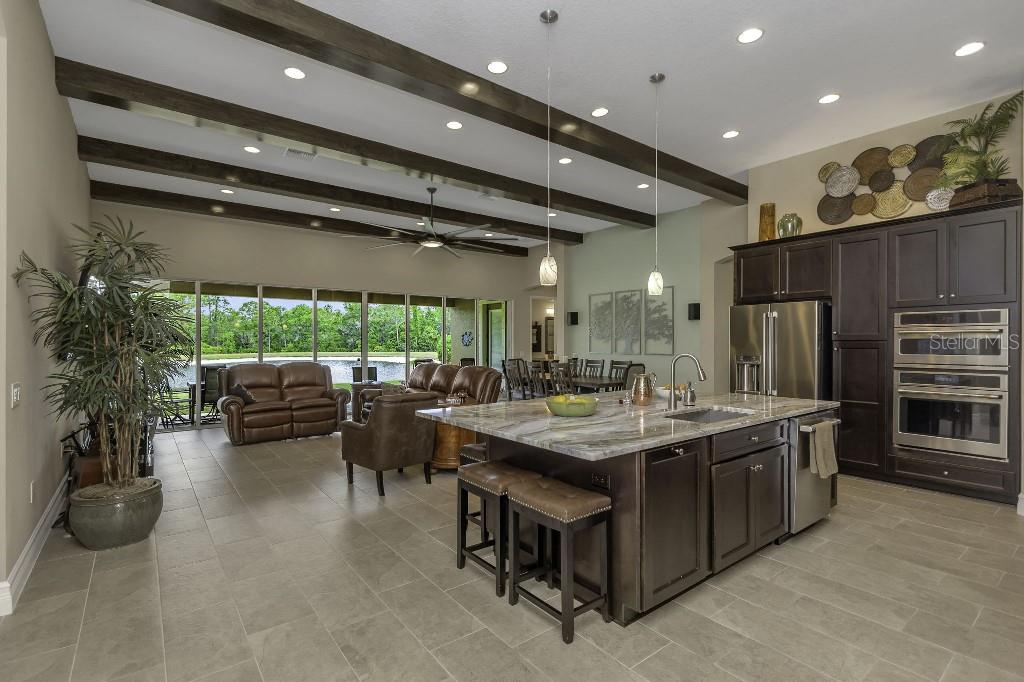 Listing photo id 7 for 4239 Woodland Retreat Boulevard