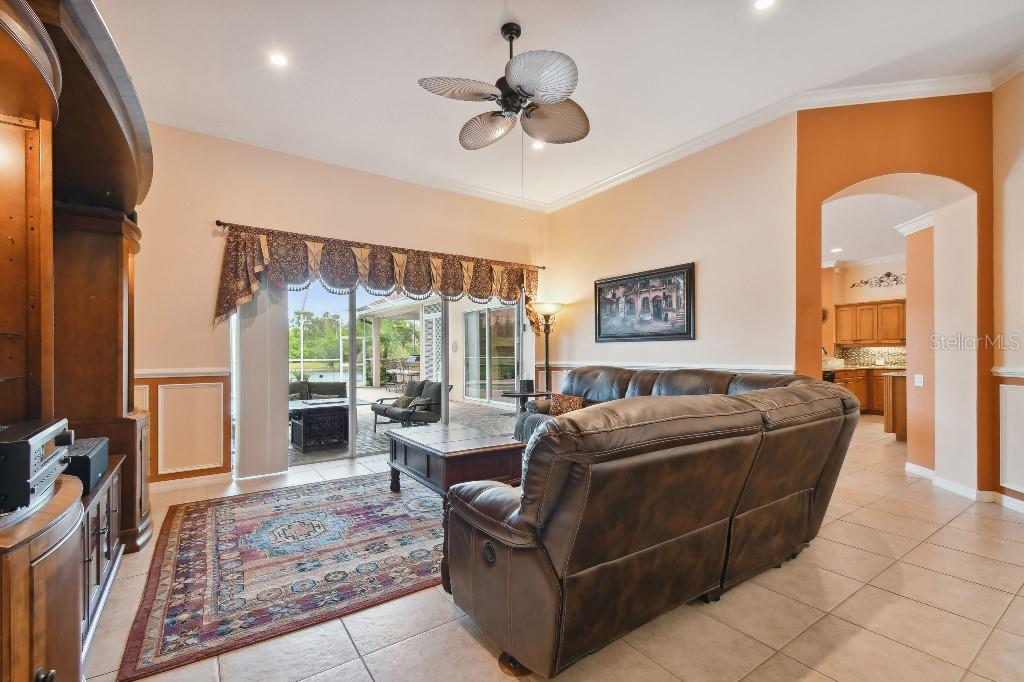 Listing photo id 11 for 17923 Arbor Haven Drive