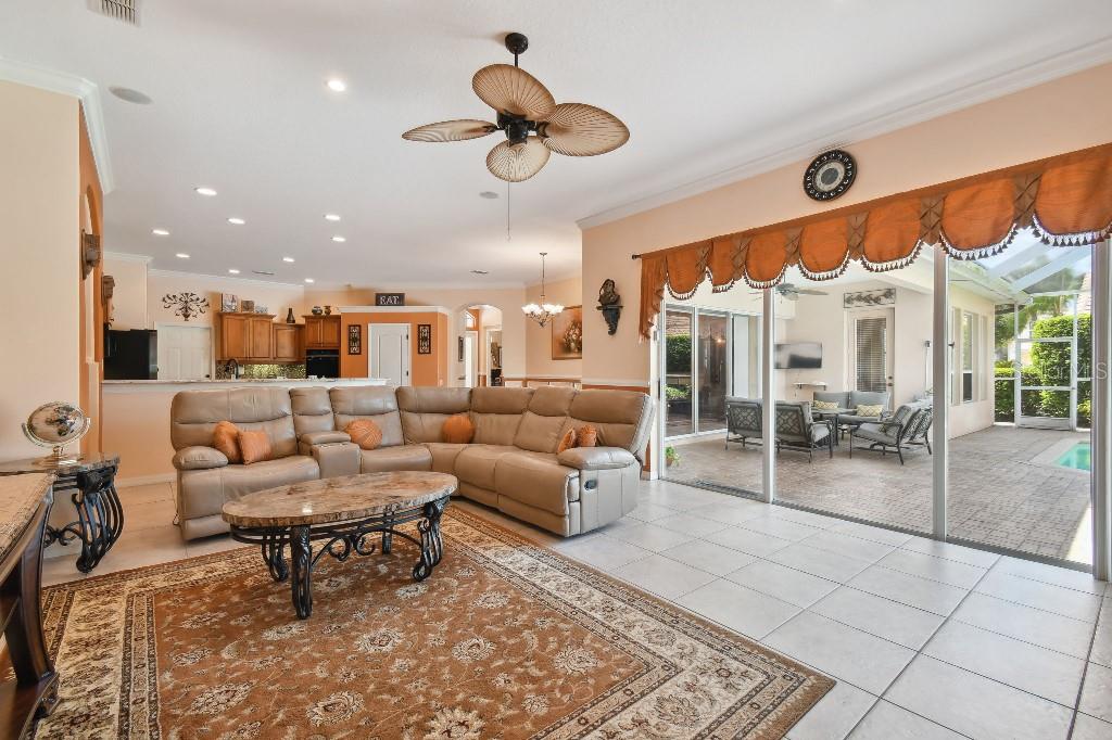 Listing photo id 12 for 17923 Arbor Haven Drive