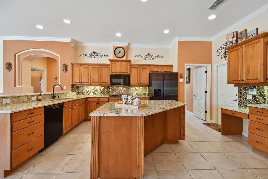 Listing photo id 22 for 17923 Arbor Haven Drive