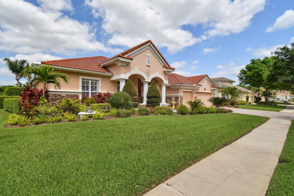 Listing photo id 3 for 17923 Arbor Haven Drive