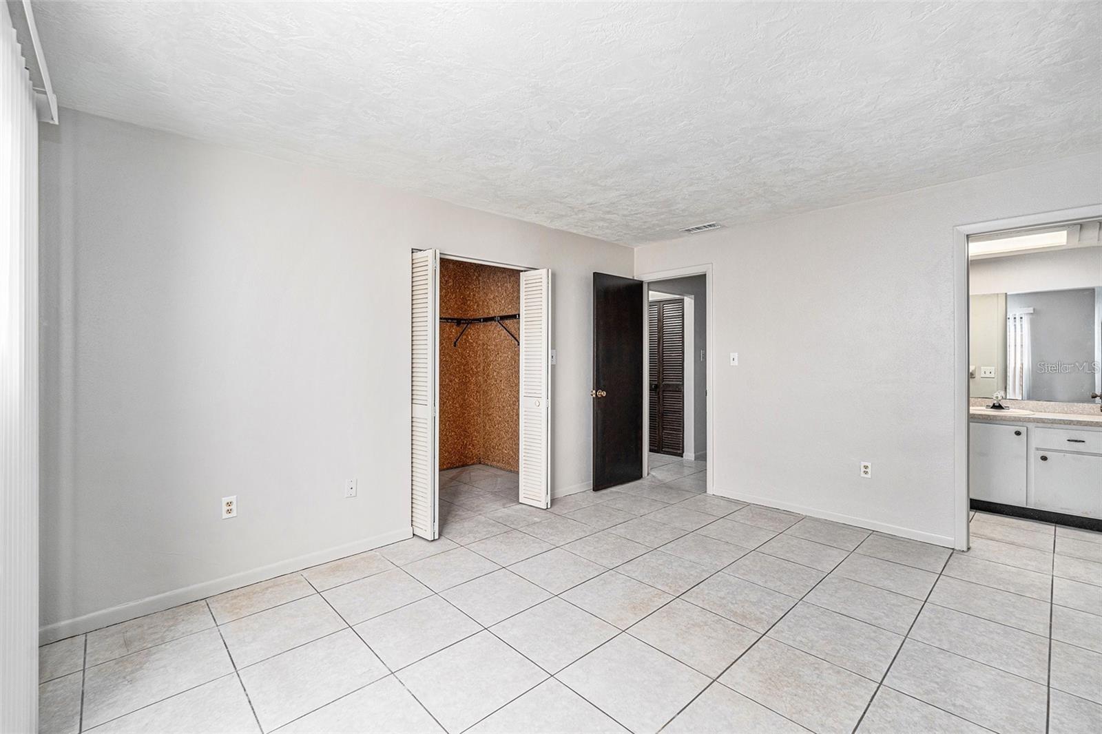 Listing photo id 13 for 4309 Cedar Grove Street