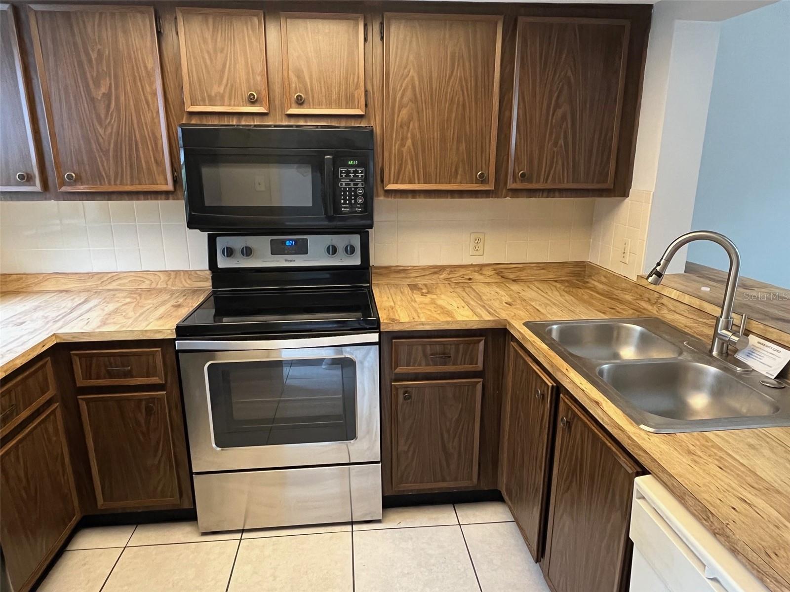 Listing photo id 2 for 4309 Cedar Grove Street
