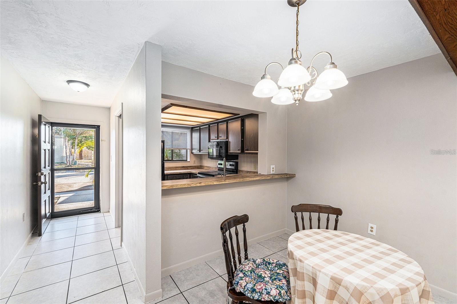 Listing photo id 5 for 4309 Cedar Grove Street