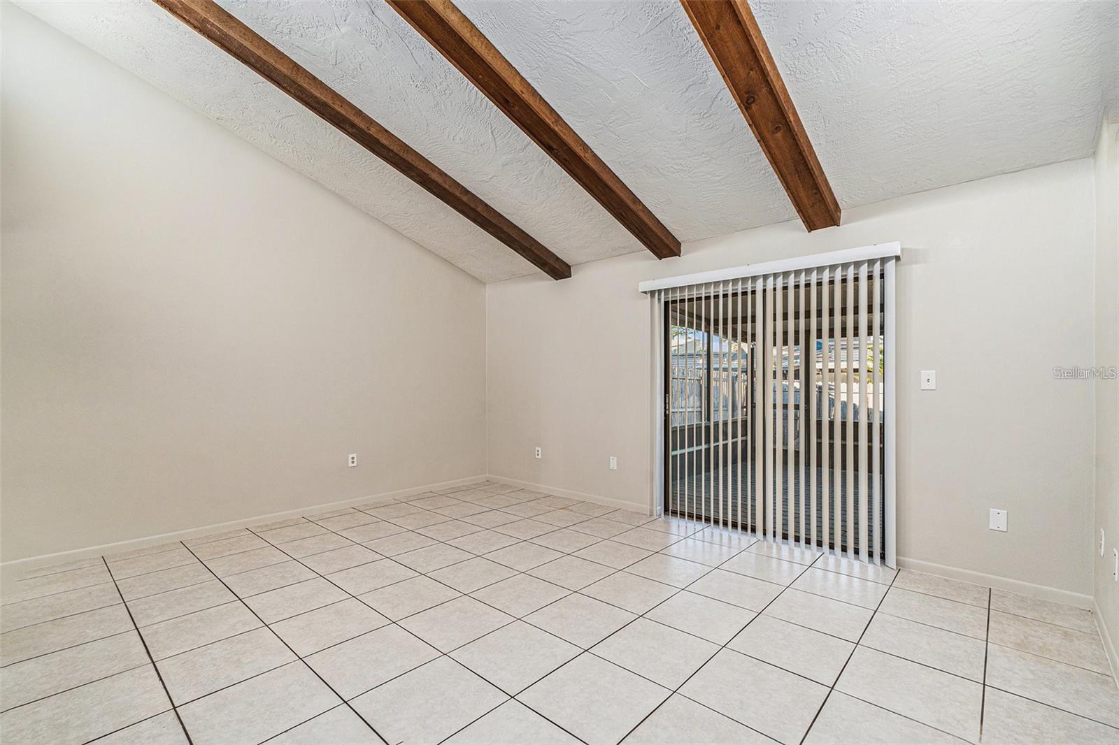 Listing photo id 6 for 4309 Cedar Grove Street
