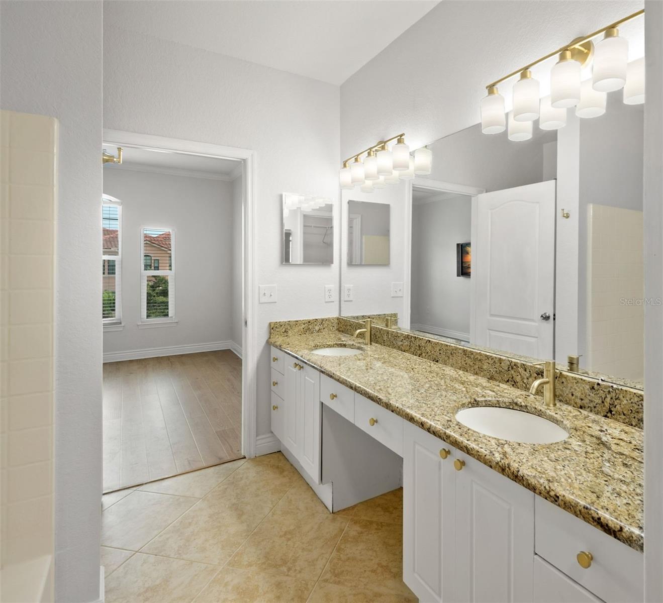 Image 16 of 35 For 2724 Via Murano  631