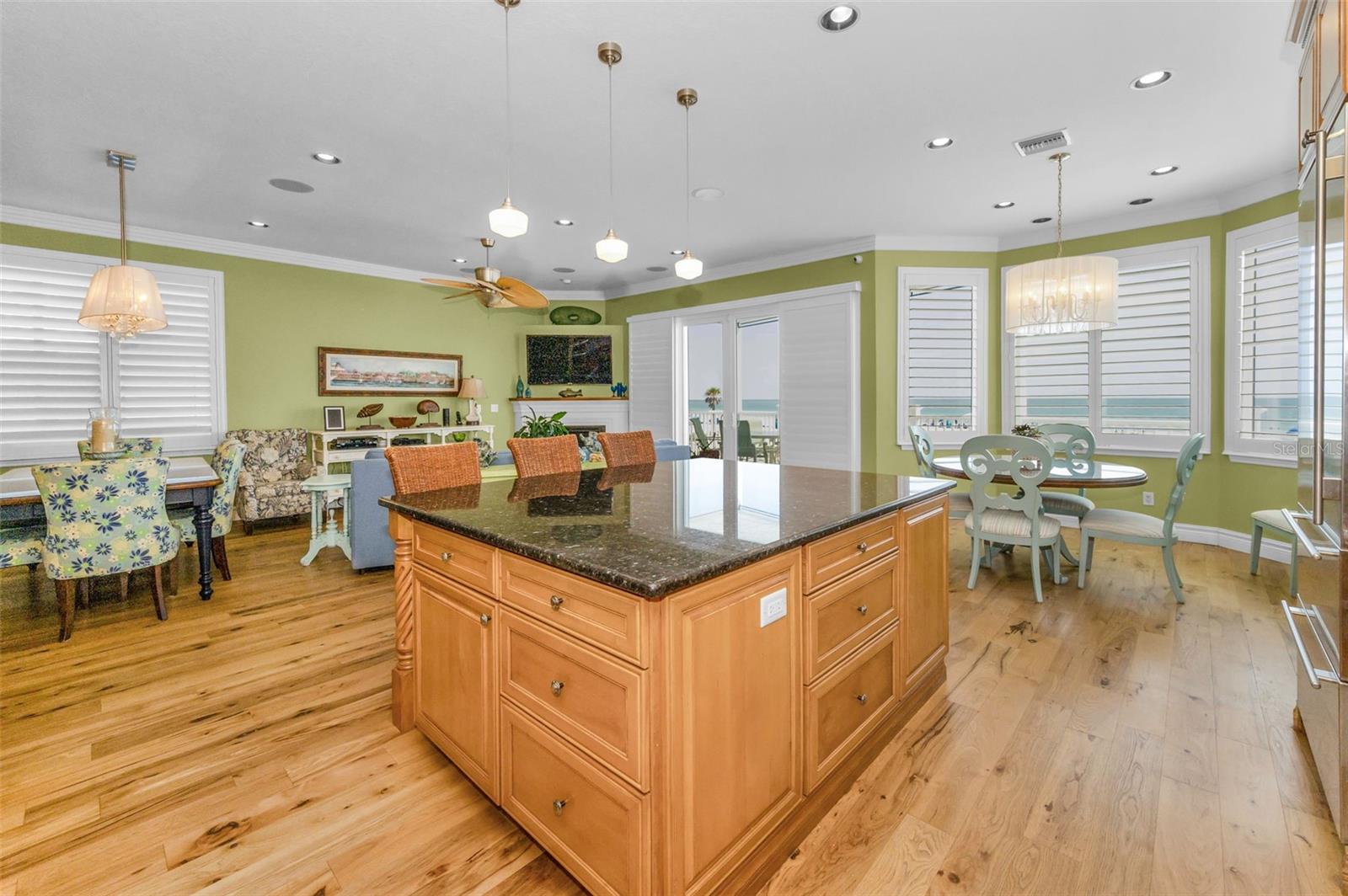 Image 10 of 49 For 13303 Gulf Lane