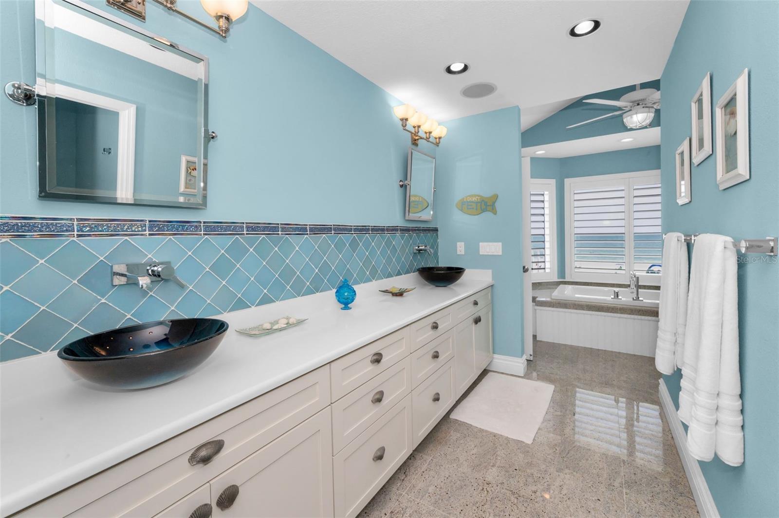 Image 19 of 49 For 13303 Gulf Lane