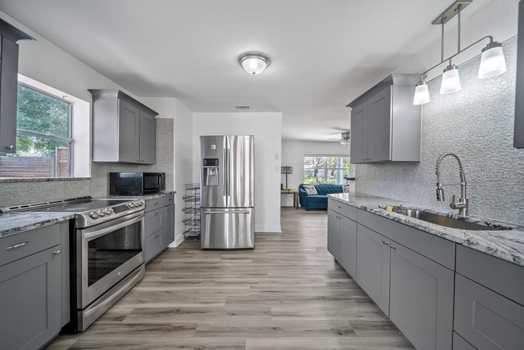 Image 10 of 22 For 12304 Woodleigh Avenue