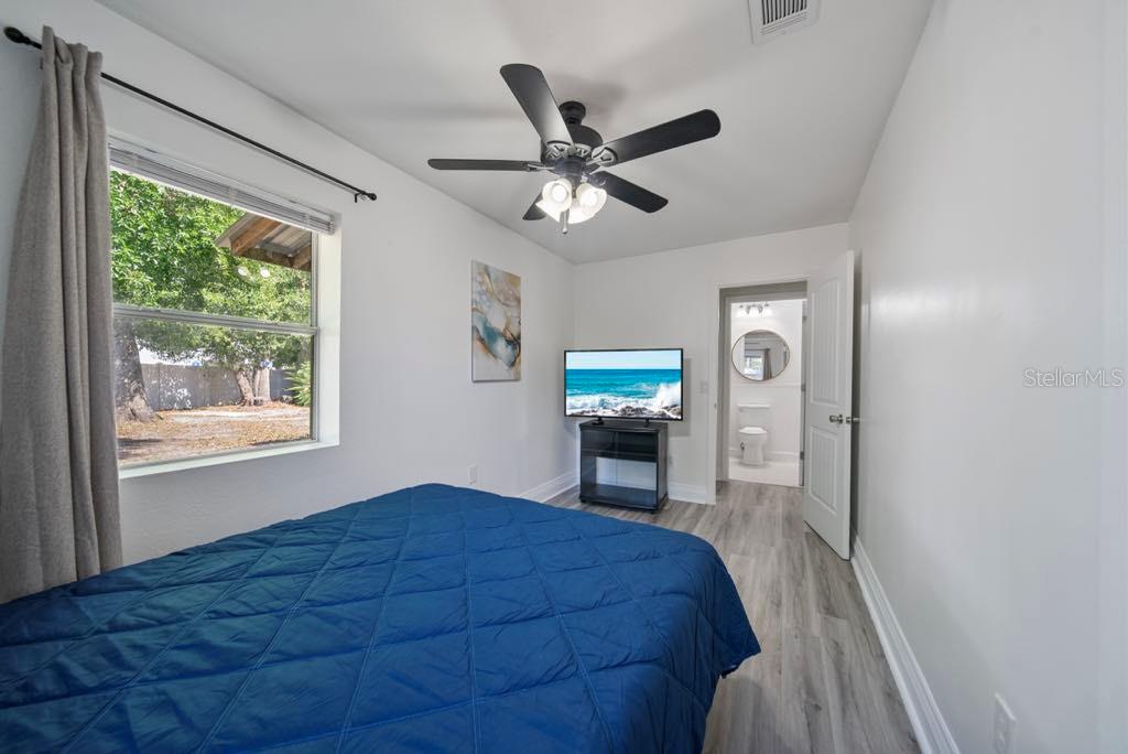 Image 18 of 22 For 12304 Woodleigh Avenue