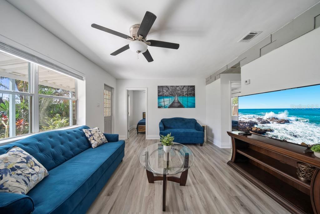 Image 4 of 22 For 12304 Woodleigh Avenue