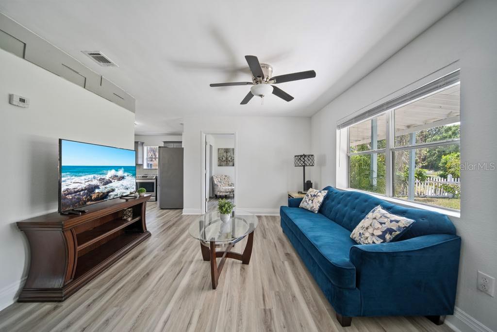 Image 5 of 22 For 12304 Woodleigh Avenue