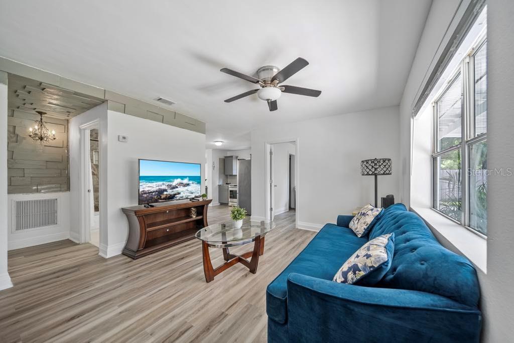 Image 6 of 22 For 12304 Woodleigh Avenue