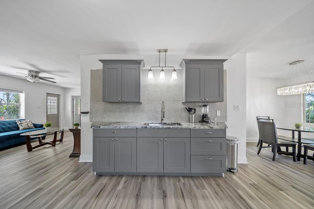 Image 7 of 22 For 12304 Woodleigh Avenue