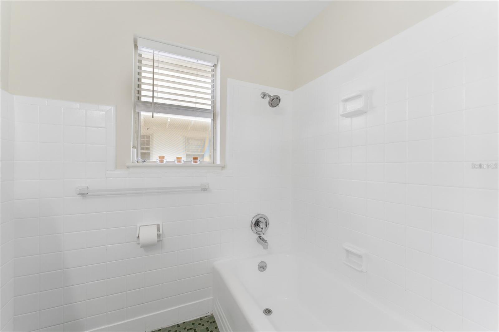 Image 16 of 30 For 125 8th Avenue Ne B