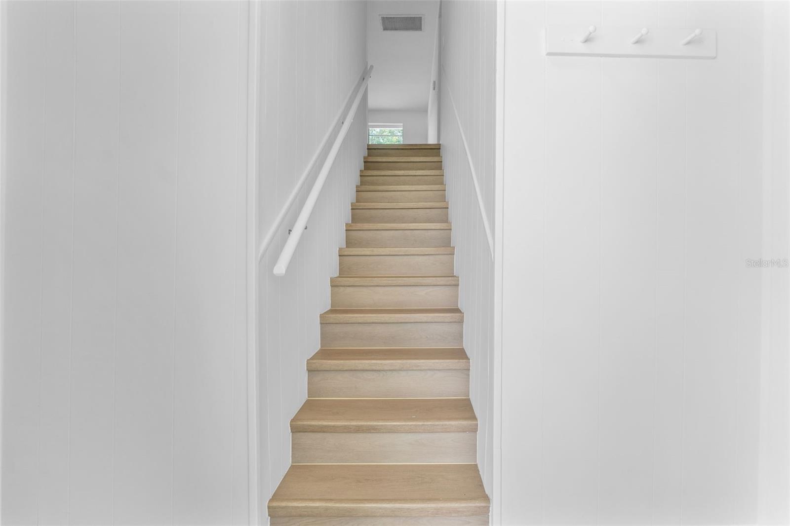 Image 3 of 30 For 125 8th Avenue Ne B