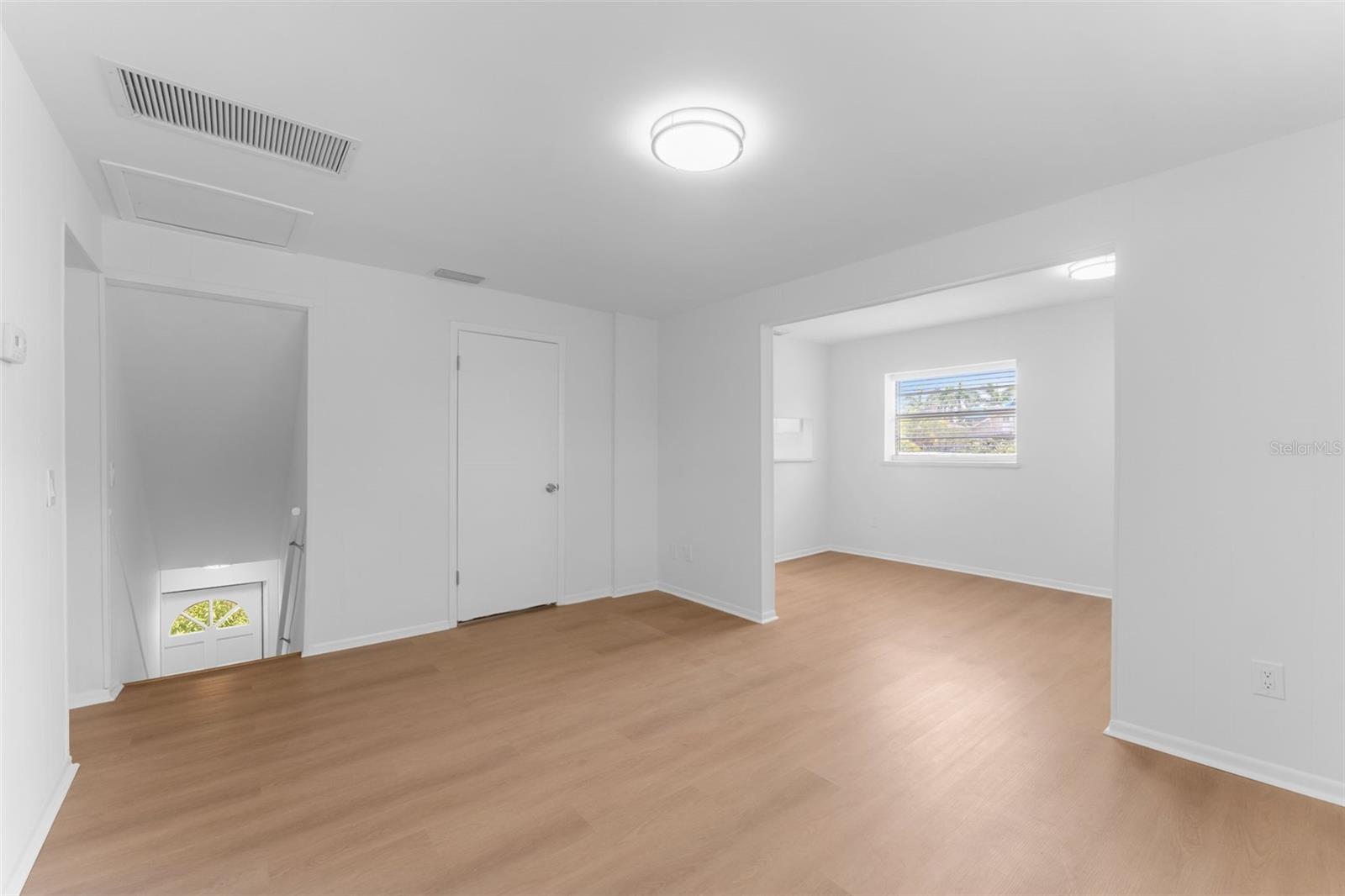 Image 4 of 30 For 125 8th Avenue Ne B