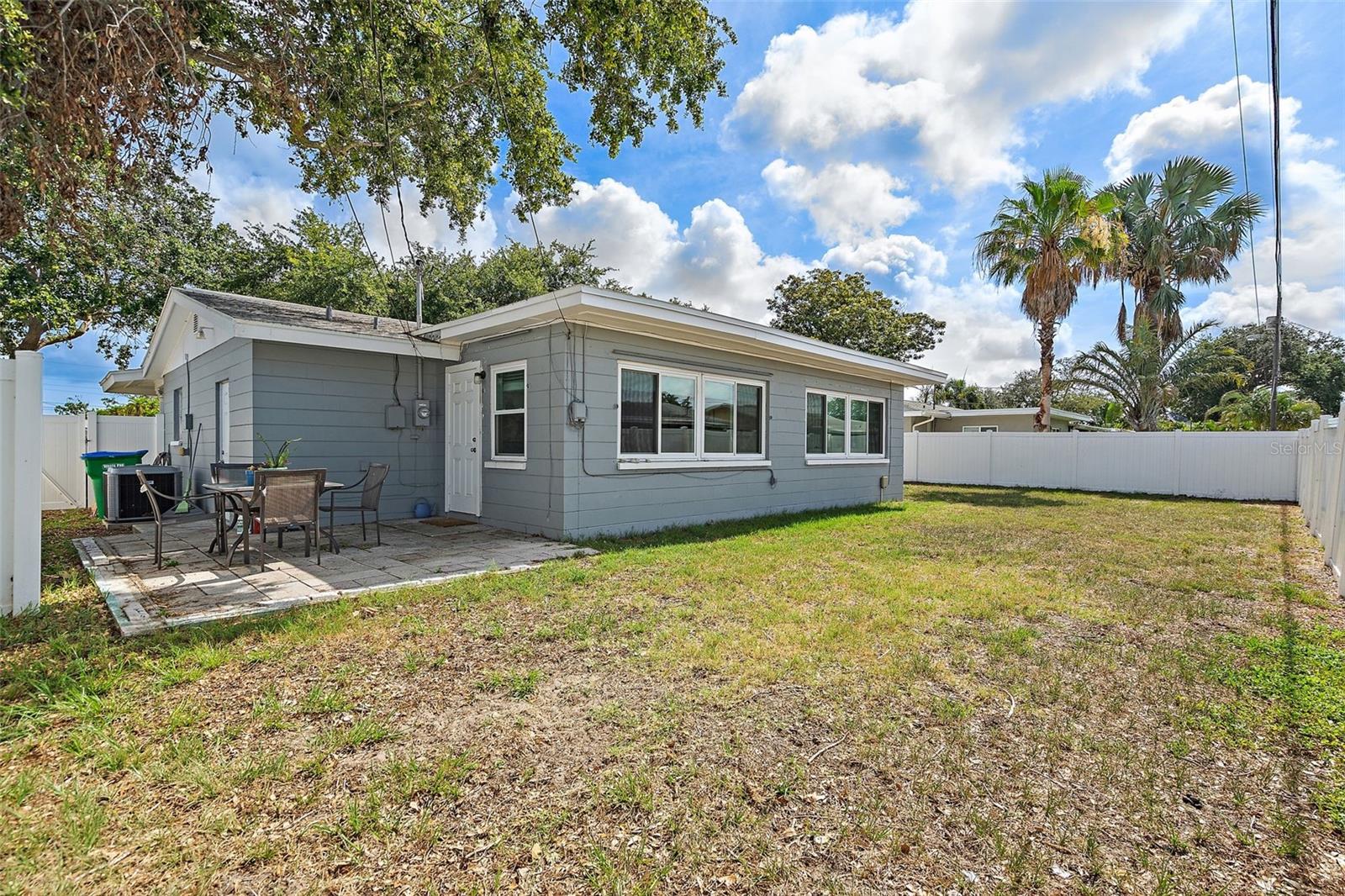 Image 21 of 25 For 11720 80th Avenue
