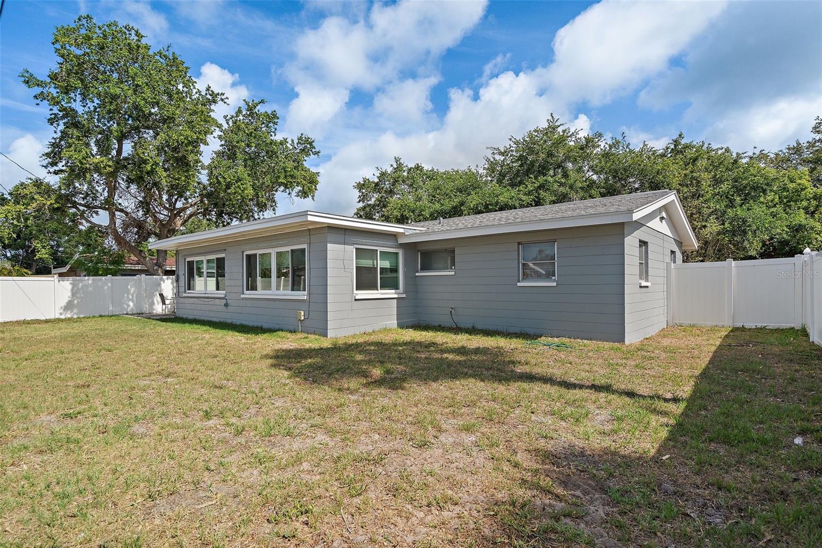 Image 22 of 25 For 11720 80th Avenue