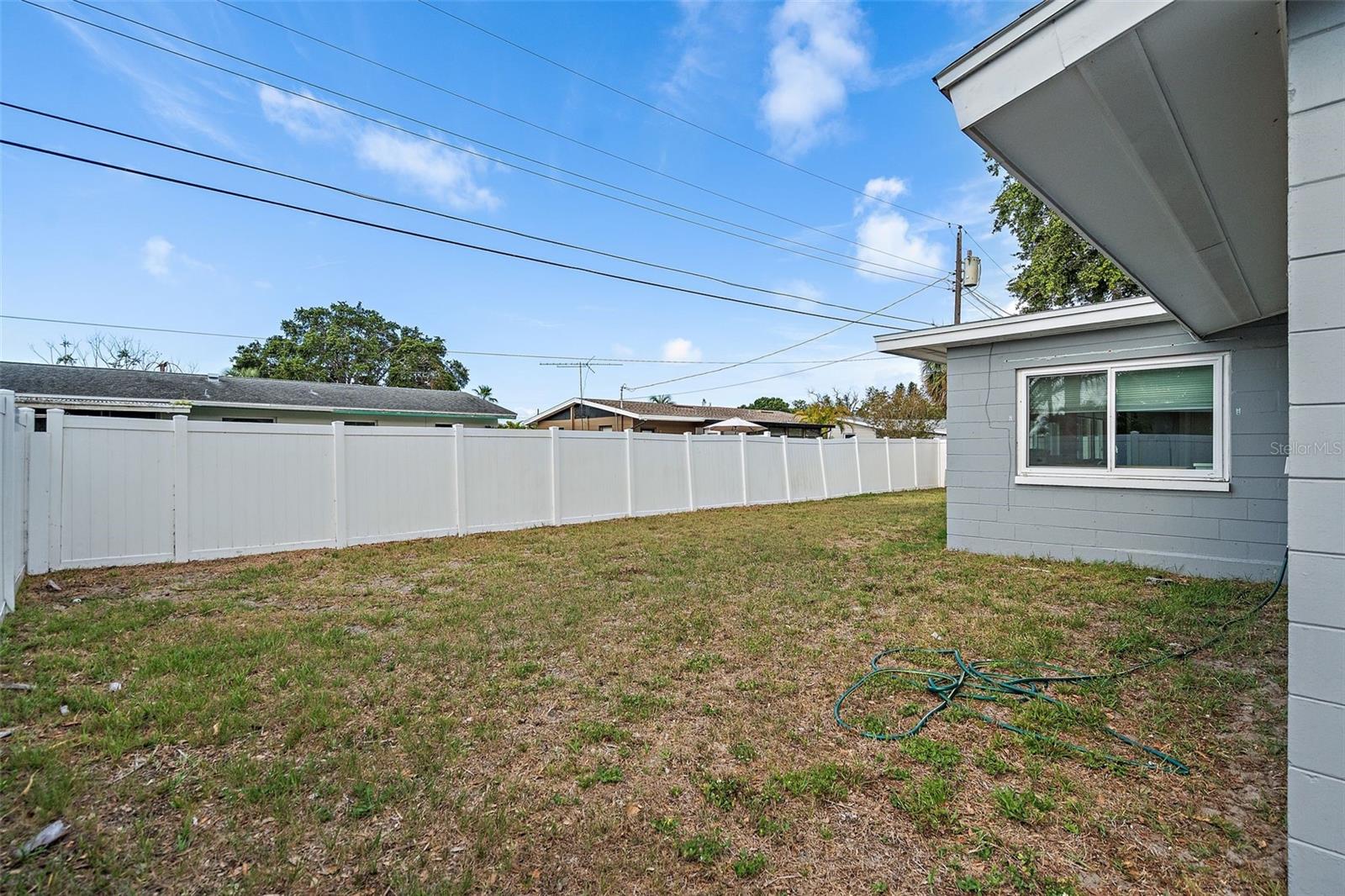 Image 23 of 25 For 11720 80th Avenue