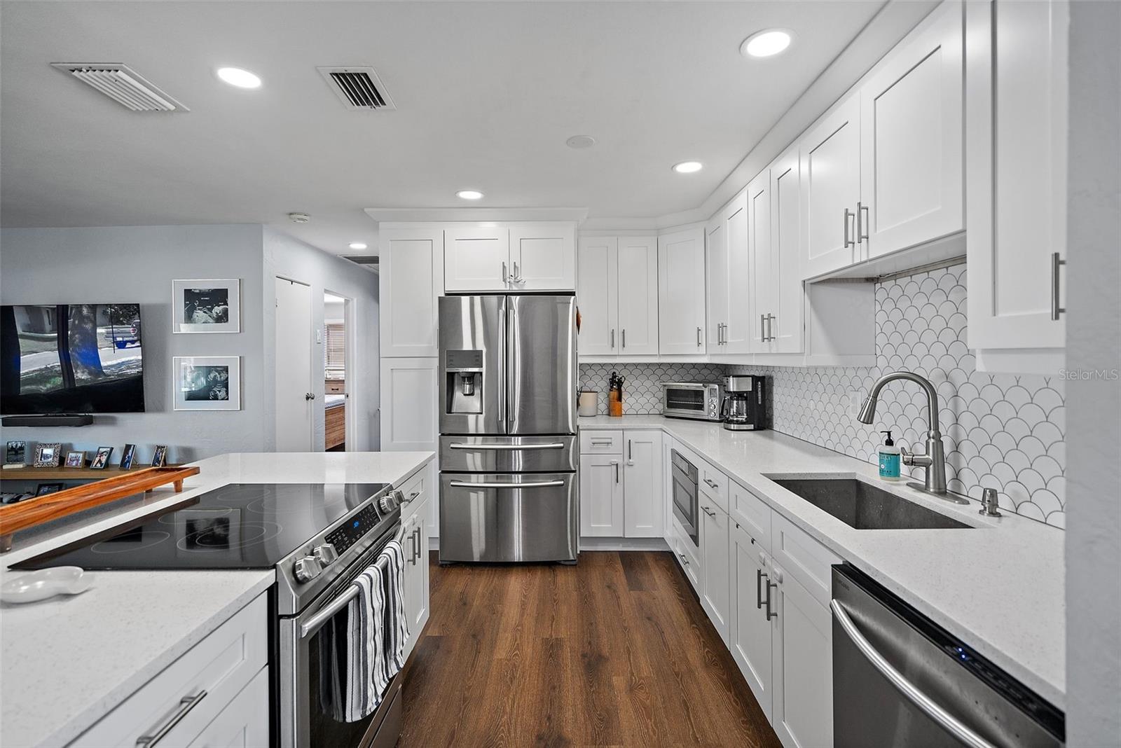 Image 5 of 25 For 11720 80th Avenue
