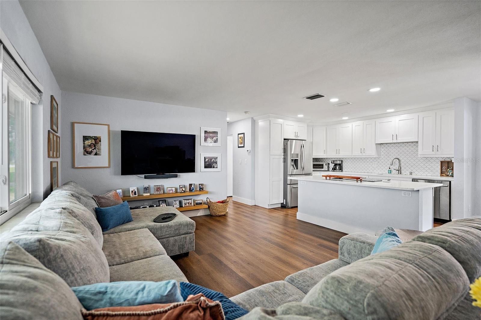 Image 7 of 25 For 11720 80th Avenue