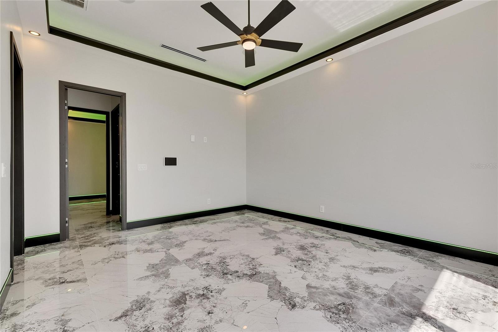 Image 30 of 93 For 6526 Simone Shores Circle