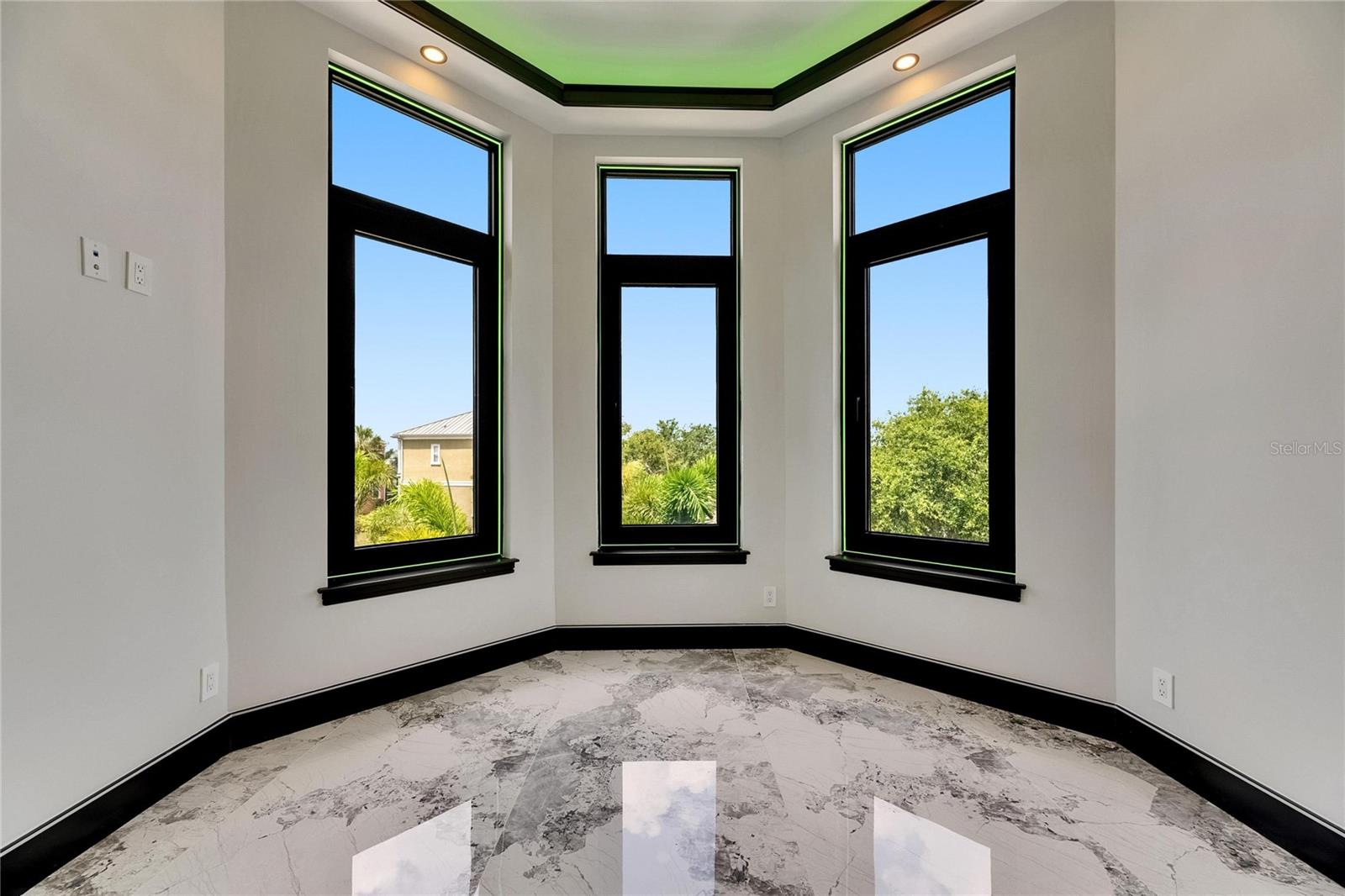 Image 38 of 93 For 6526 Simone Shores Circle
