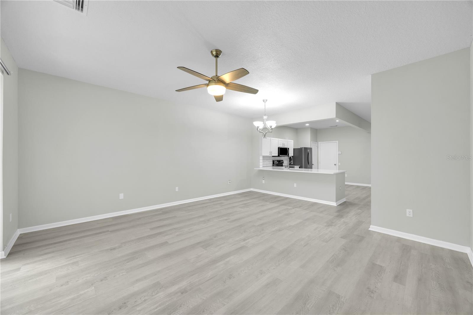 Listing photo id 14 for 4910 Chatham Gate Drive Dr