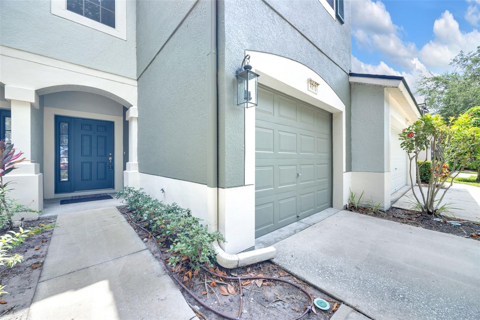Listing photo id 2 for 4910 Chatham Gate Drive Dr