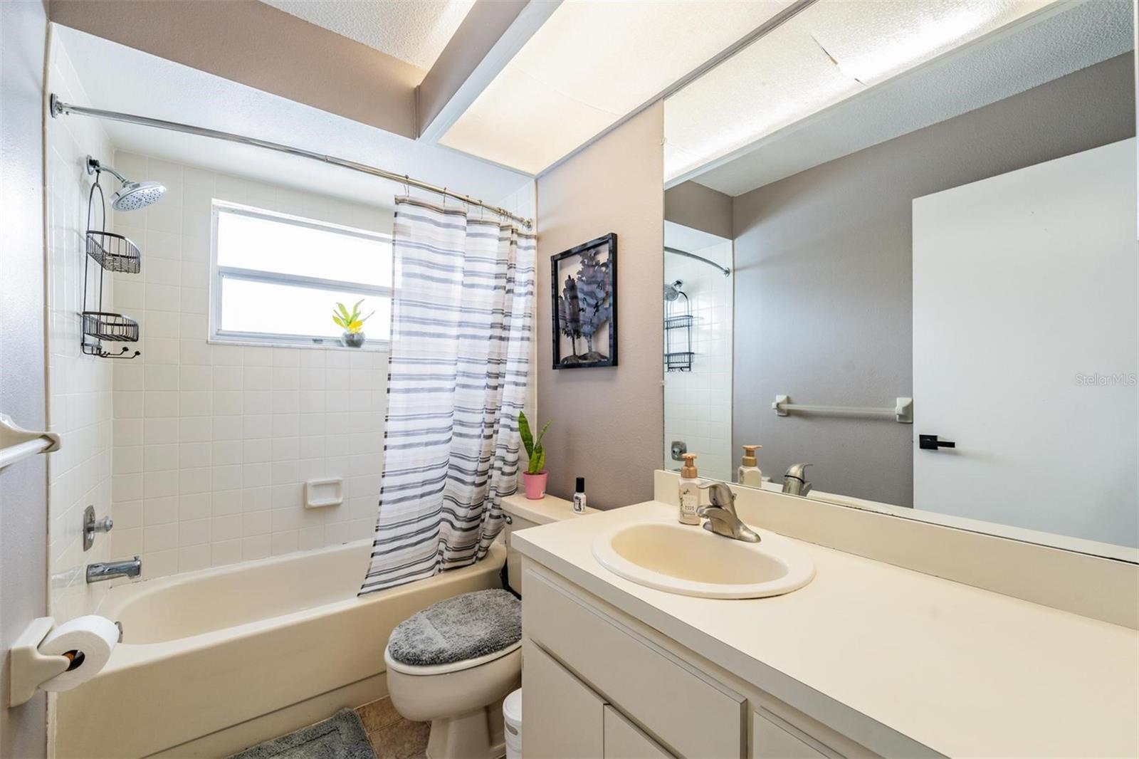 Image 4 of 36 For 5540 Applegate Drive