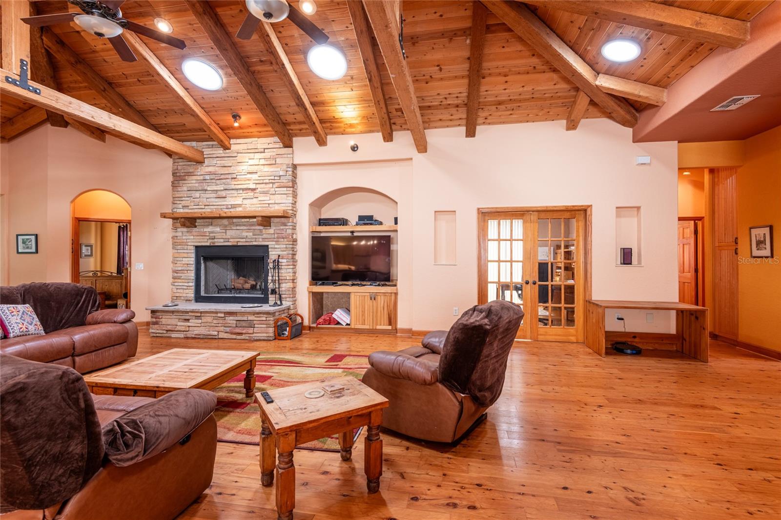 Listing photo id 10 for 6928 Cozumel Court