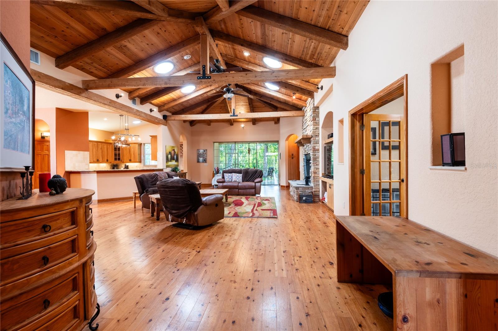 Listing photo id 6 for 6928 Cozumel Court