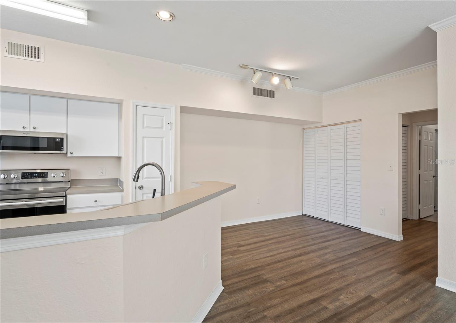 Image 12 of 42 For 10512 White Lake Court